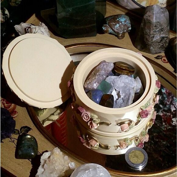 Hand Crafted Other - 434g Hand Painted Floral Box Crystal Bundle